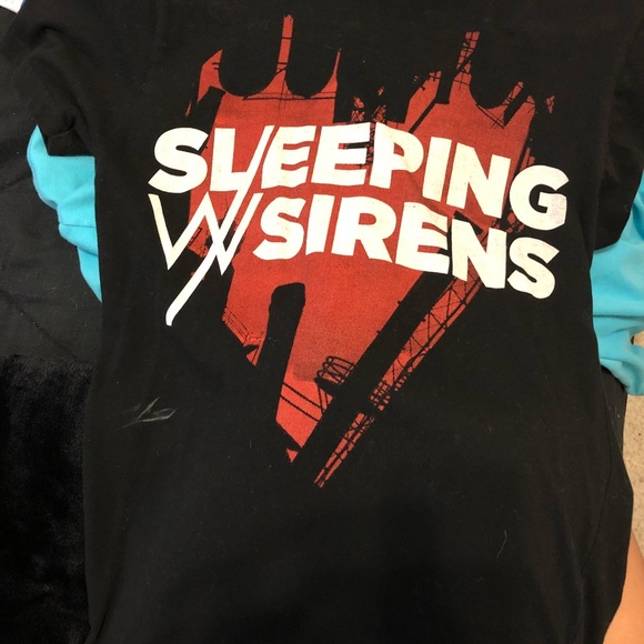 Sleeping w/ sirens tee - Picture 3 of 3
